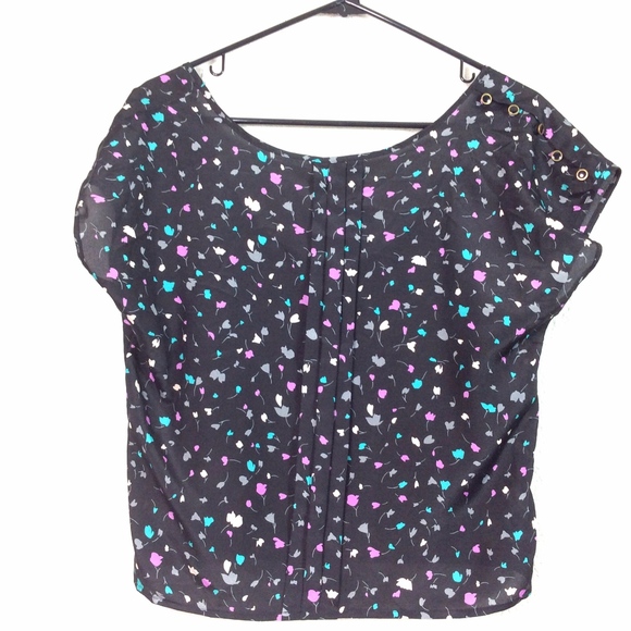 i love h81 Small scoop back floral print blouse - Picture 2 of 7